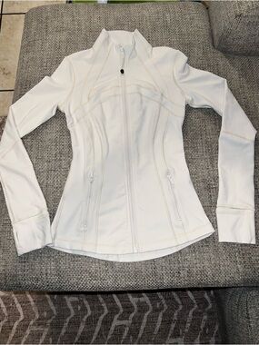 Lululemon White/Cream Define Jacket Luon Size 4 Full Zip LW4AWKS Athleisure.